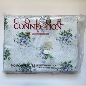 Vintage 90’s violet floral print sheet set in King. Beautiful!